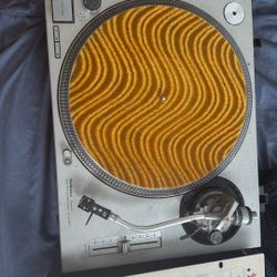 Two Technics SL - 1200Mk2 Turntables and a Vestax pcV-275 Mixer For Sale 