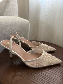 Women's Kitten Heels - Embroidered Mesh Pointed Toe - Slingback