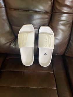 Women flip flops size 8