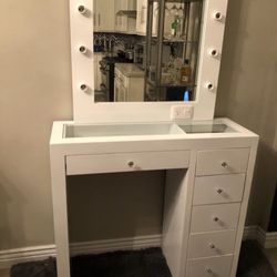 Vanity Desk With Mirror
