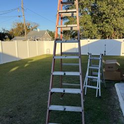 Louisville 10 Foot Fiberglass Step Ladder Imperfect Working Condition