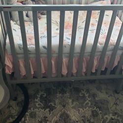 Portable Mini Crib and Bedding 