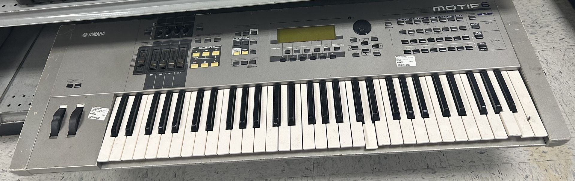 Yamaha MOTIF 6 is a 61-keyboard 