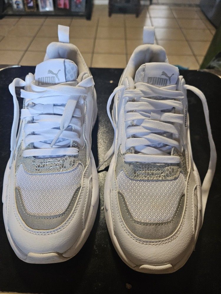 Pumas Women Size 9
