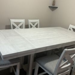 White Extendable Dining Table with 6 Chairs