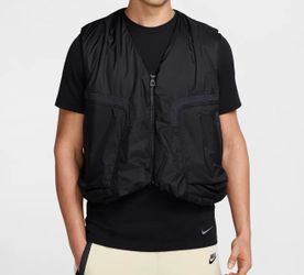 Nike Tech Men's Size Large Woven Black Loose Fit Lightweight Vest HM4262-010 NWT