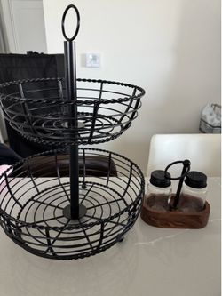 Fruit Rack & Salt/Pepper shaker $15