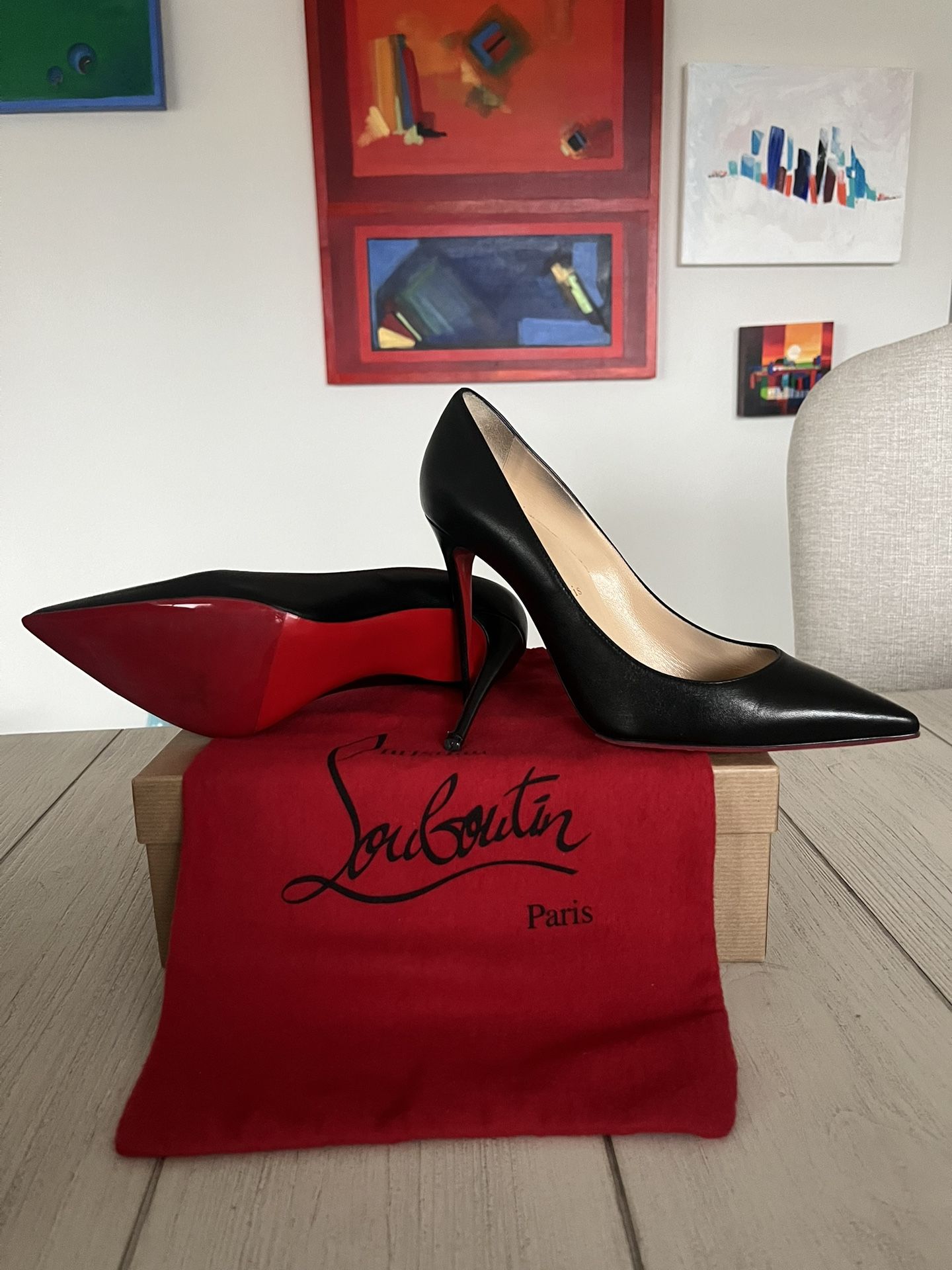 Christian Louboutin Décolleté 554 Pump - $550