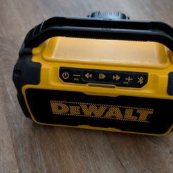 Dewalt 20v Bluetooth Speaker And Tripod LED