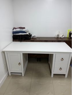 White computer desk