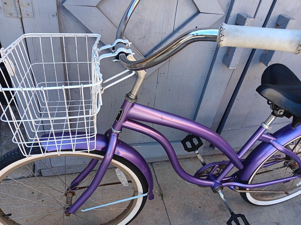 Beach Cruiser. 26"tires. Firmstrong