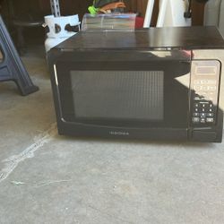Clean, Working Microwave 