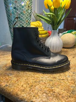 Dr martens extra hi brand new original boots bk/bk no box size 4 boys 6 boys 7 lady