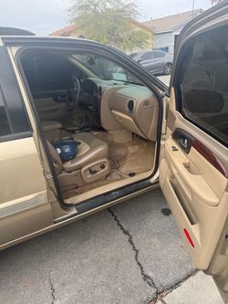 2004 gmc envoy Gold SUV with Tan Leather Interior