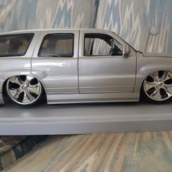 Toy Die-Cast SUV