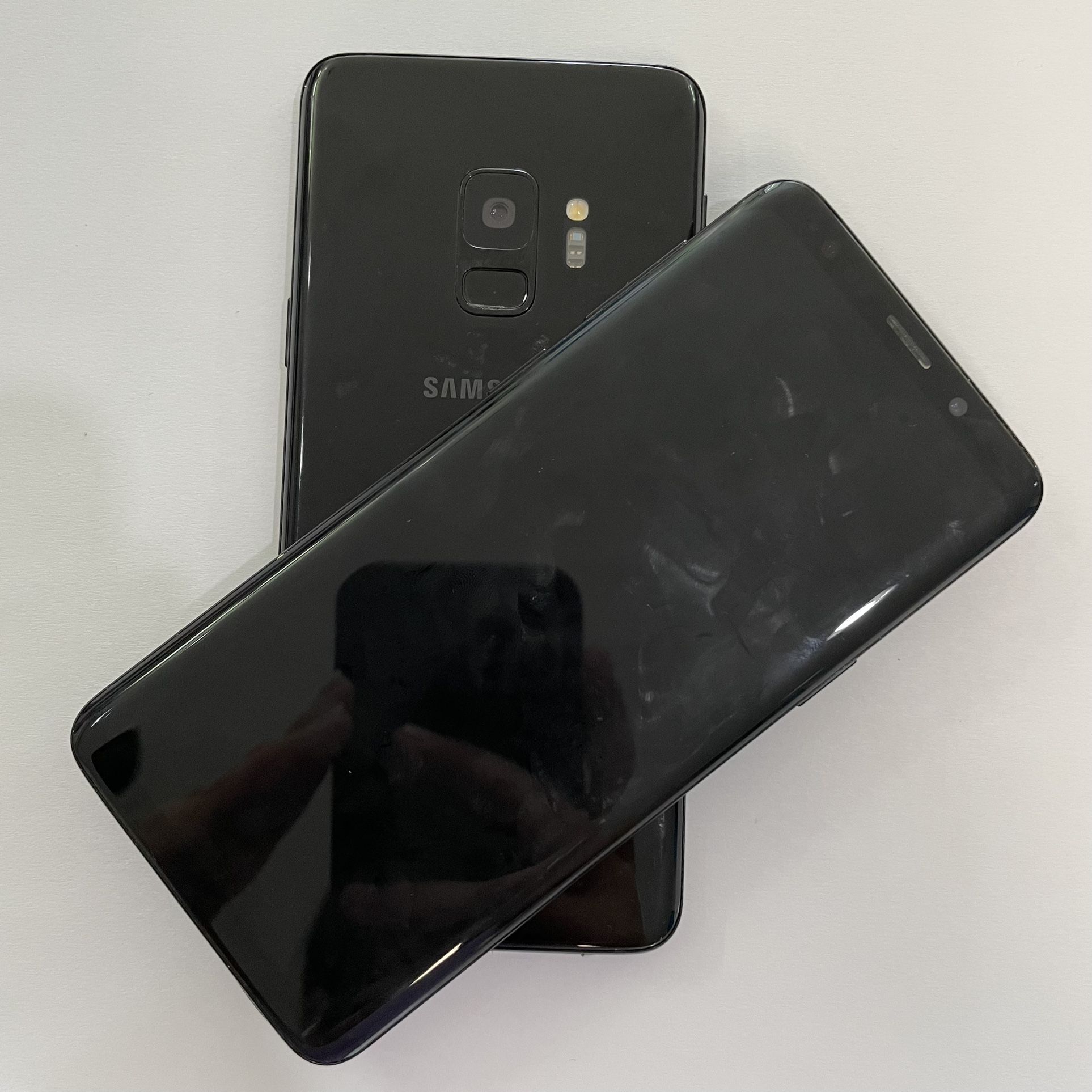 Samsung Galaxy S9 | Unlocked | Comes with store warranty| Free Cable & Charger | Unlocked | Comes with store warranty| Free Cable & Charger