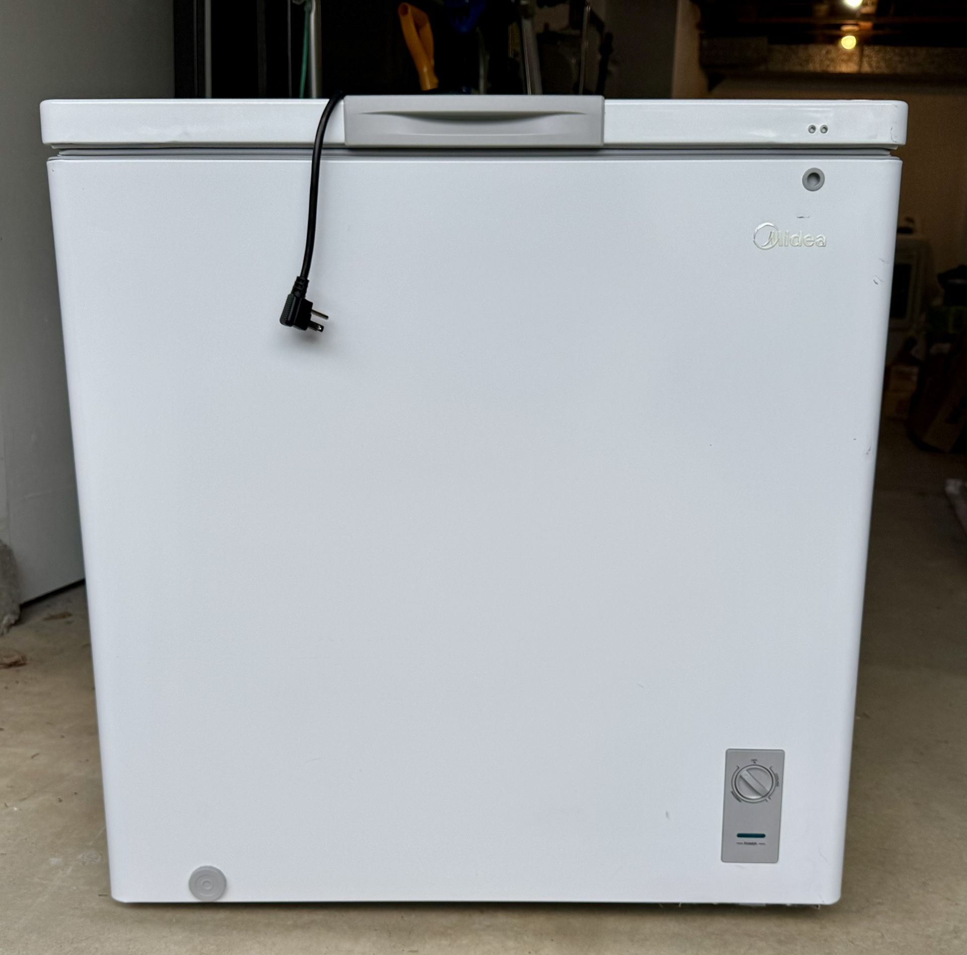 Midea 7.0 cubic ft chest freezer