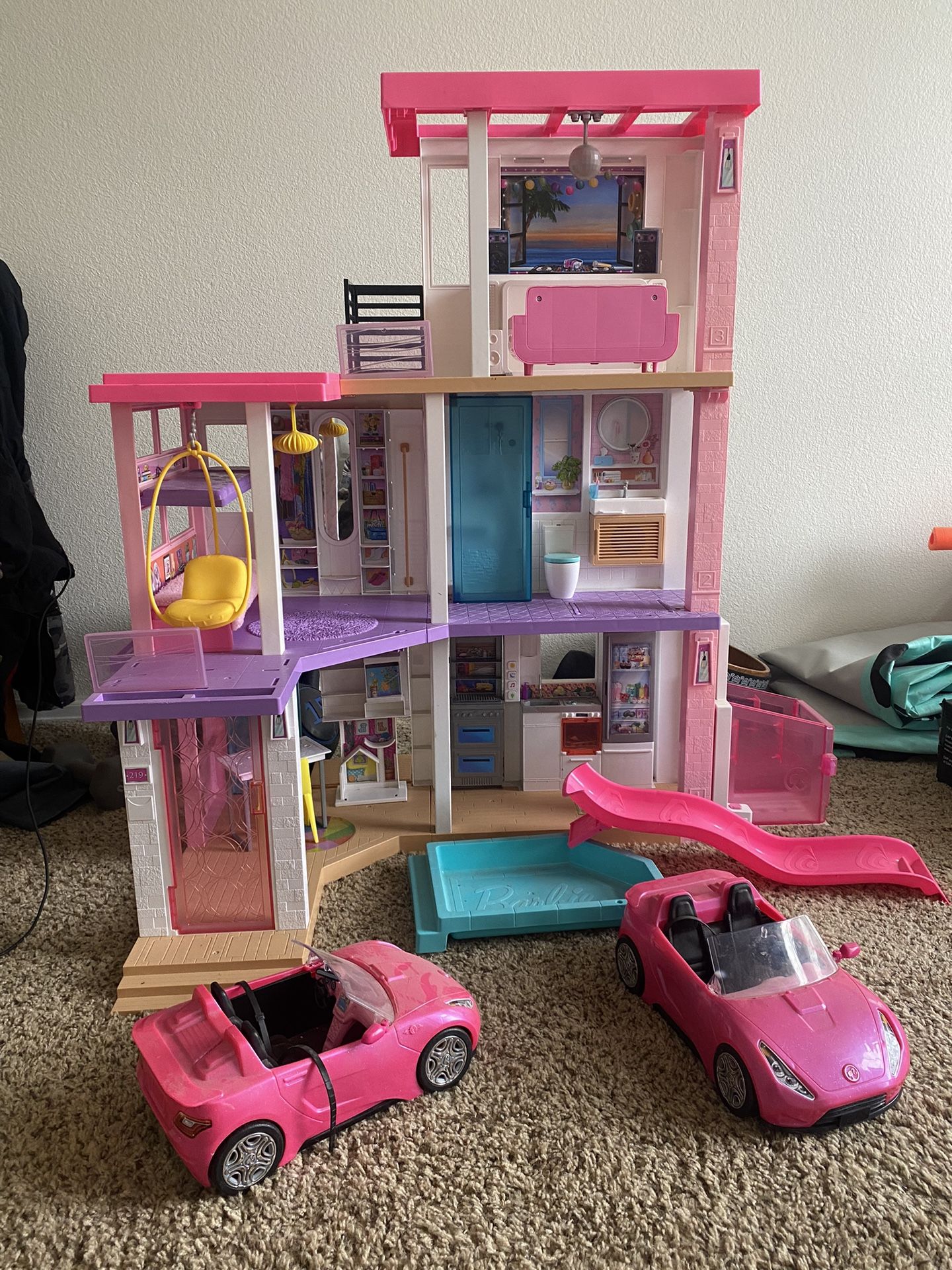 Barbie House With Dolls And Lots Of Accessories 