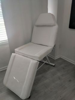 Facial chair