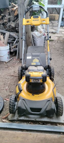 Dewalt 2 20V Max 21.5 Battery Mower