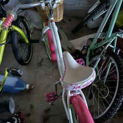 Girls Huffy 20inch Bike W Basket