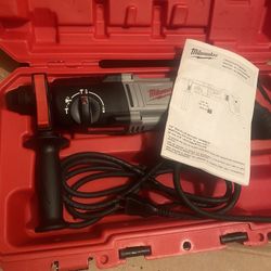 Milwaukee 7/8” SDS Plus Rotary Hammer w/ 25 Drill Bits