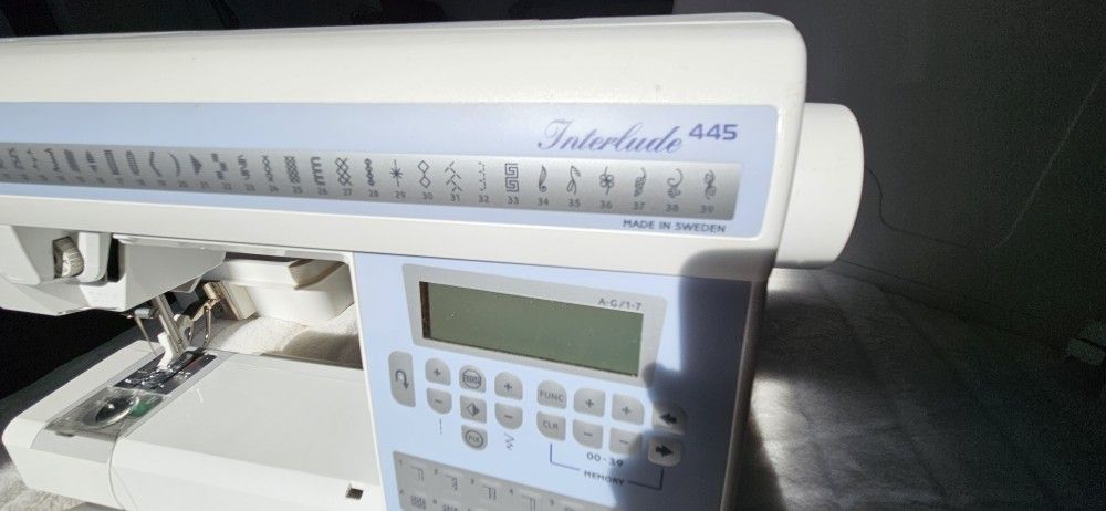 Husqvarna Viking Interlude 445 SEWING machine