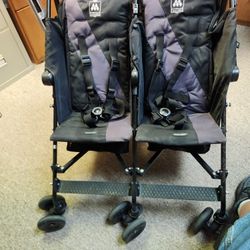 USED MAC LAREN  TWIN TRIUMPH STROLLER  HAS A SMALL TEAR IN SEAT AND HANDLE