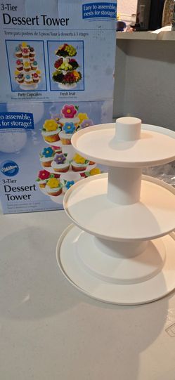 Wilton ilton 3-Tier Dessert / Cupcake Tower Stand