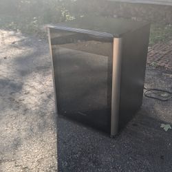 Frigidaire 24 Bottle Wine Cooler