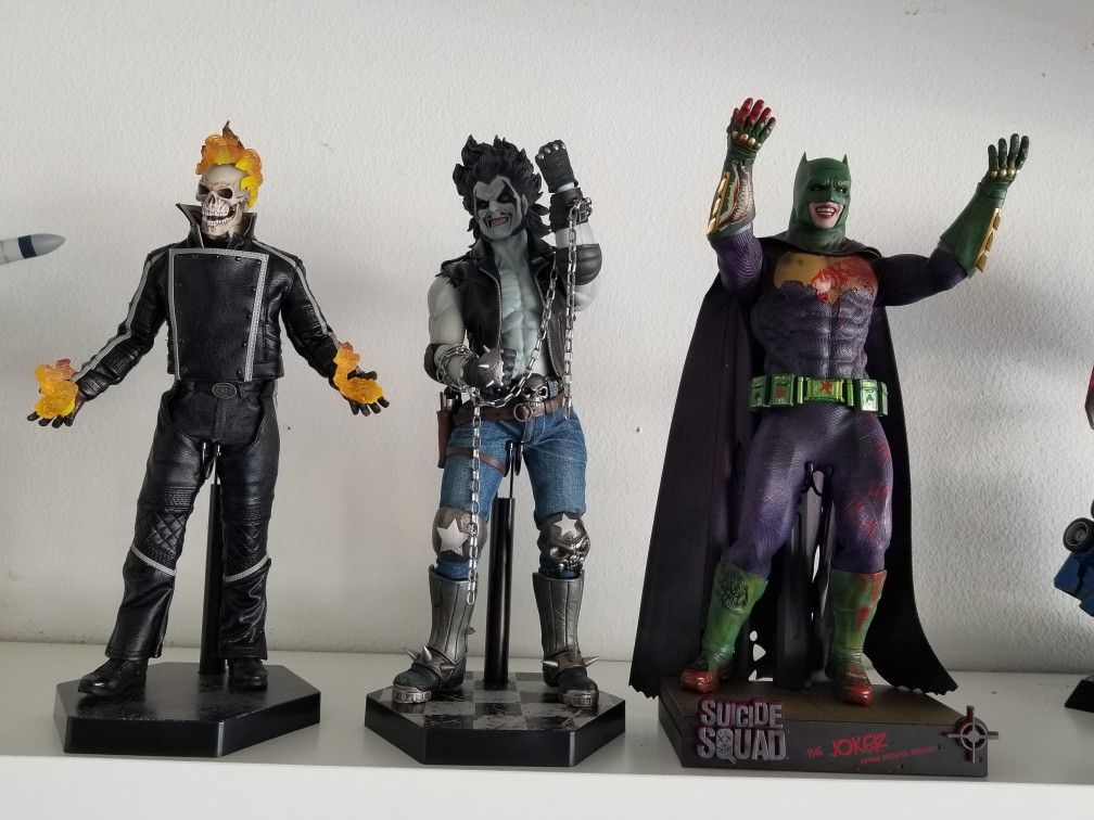 Hot toy and sideshow figures