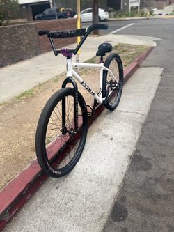 white street co