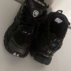 balenciaga runner size 41