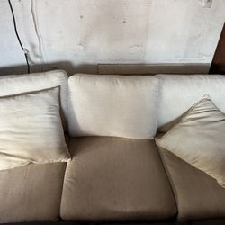 Couch with 2 matching pillows