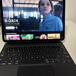 iPad Pro 11 inch with apple pen/keyboard