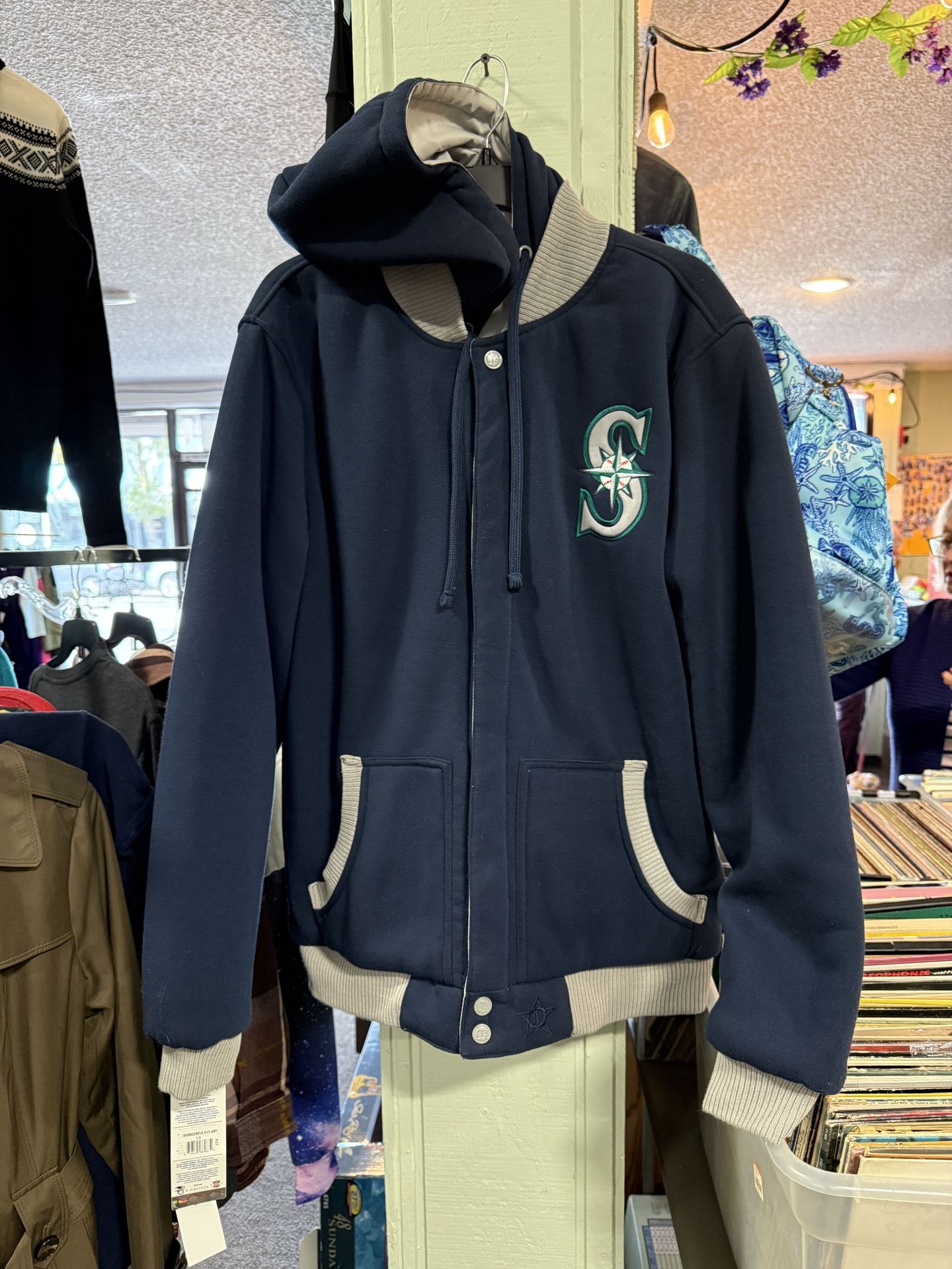 Seattle Mariners Zip Up Hooded Reversible Bomber Style Jacket Men’s Large-A button Is defective