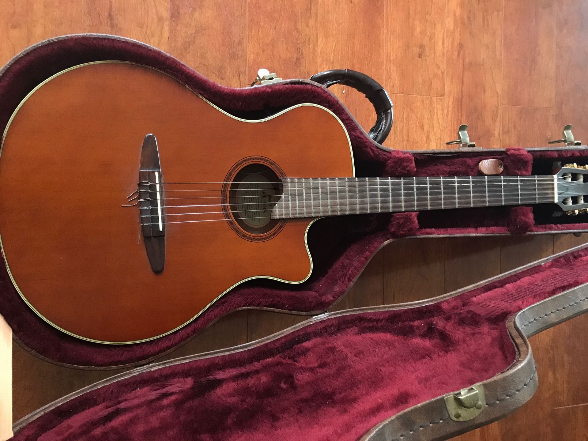 Yamaha APX-6NA Acoustic-Electric Nylon String Guitar