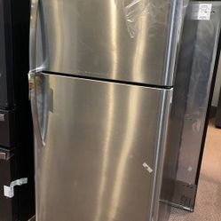 Frigidaire Top Freezer Appliance WNLX8