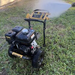 Lawn Mower/dewalt Pressure Washer 4000PSI Power By Honda Excellent Condition Working Perfect 