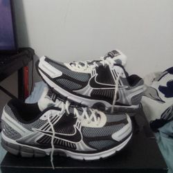 Nike Vomero Zoom 