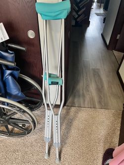 Adjustable Crutches with handle and armpit protection