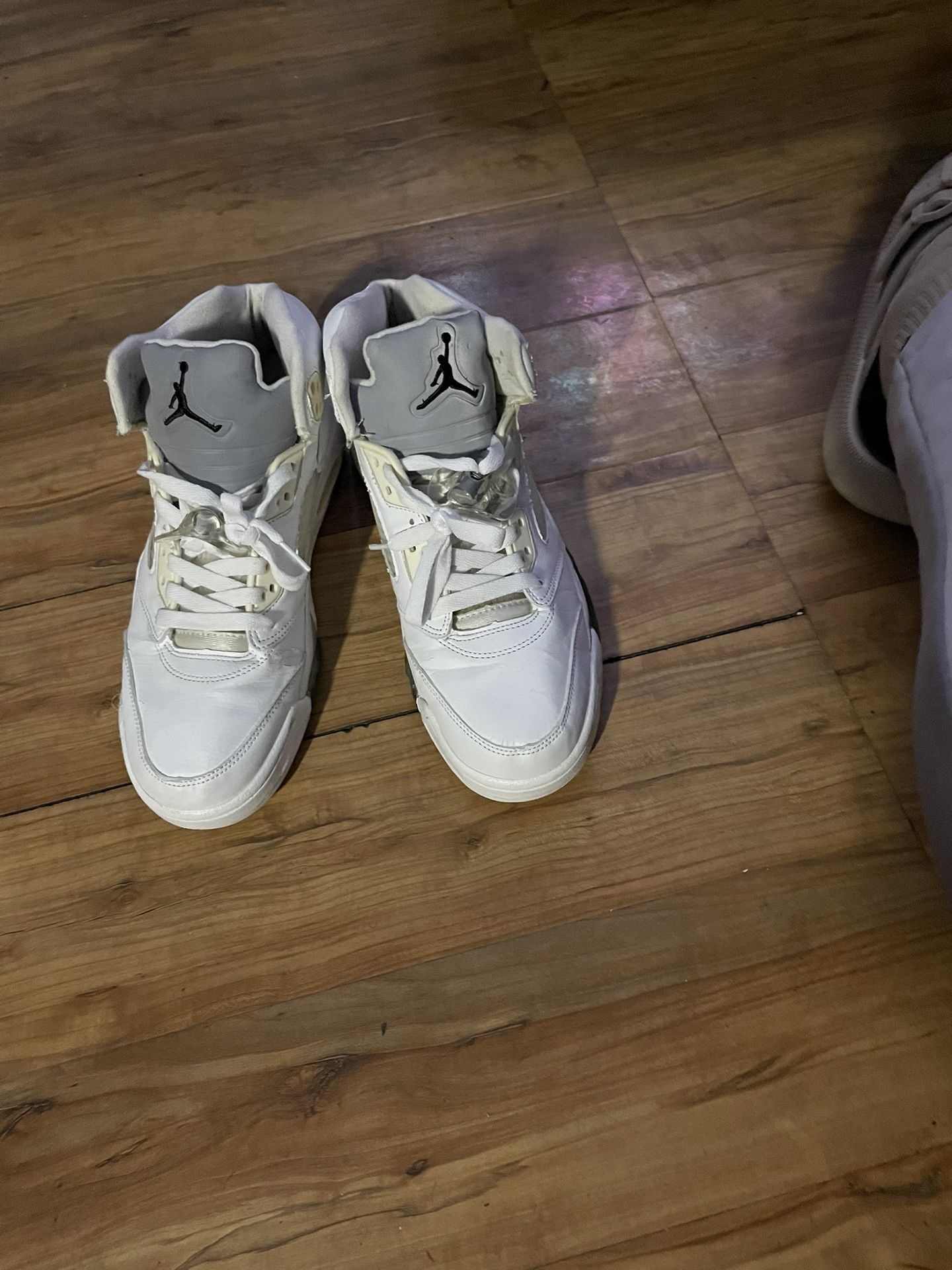Jordan 5 “White Metallic”