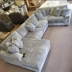 Lindyn Fog 5pc LAF Chaise Sectional