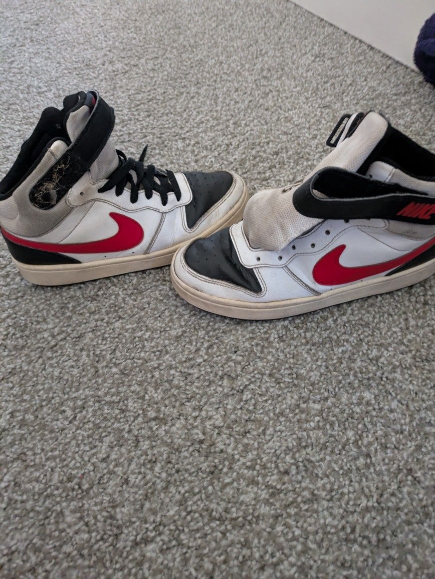 Used Kids Nike Shoes