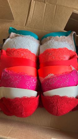8 Victoria’s Secret bras