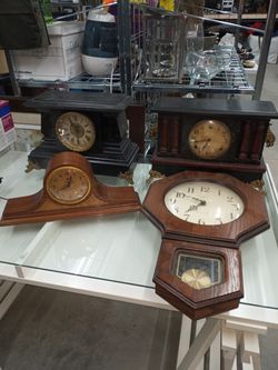 4 antique clocks. Package deal for the collection