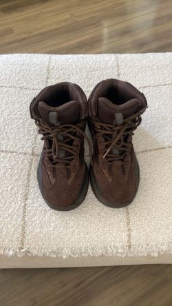 Yeezy Desert Boot Oil 9.5 Men