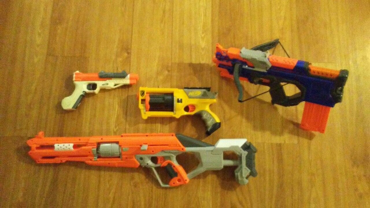 Nerf guns, Rifle, two pistols