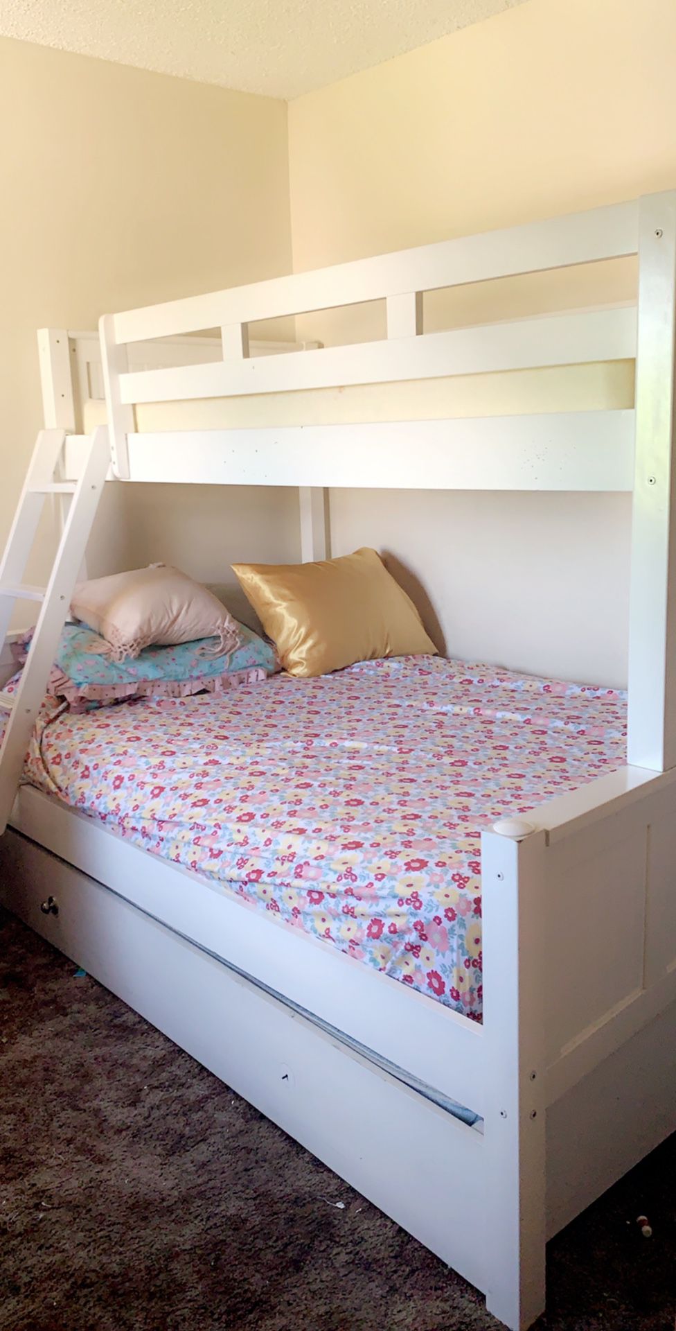 Full over Twin bunk Bed with trundle (Matress Not Included)