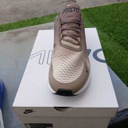 Nike 270s 